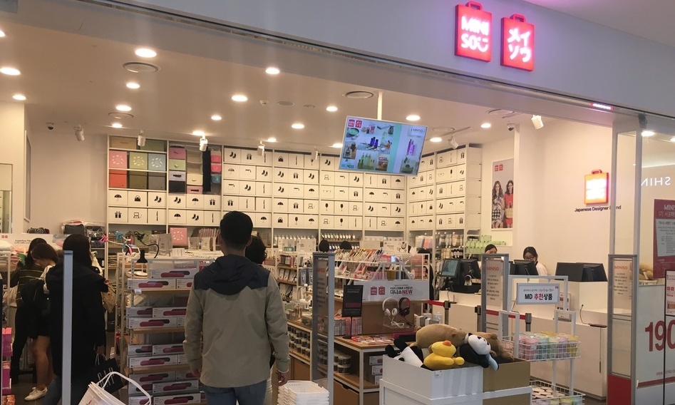 양초 vs 이어폰 vs 양은냄비…잡화점 삼국지
