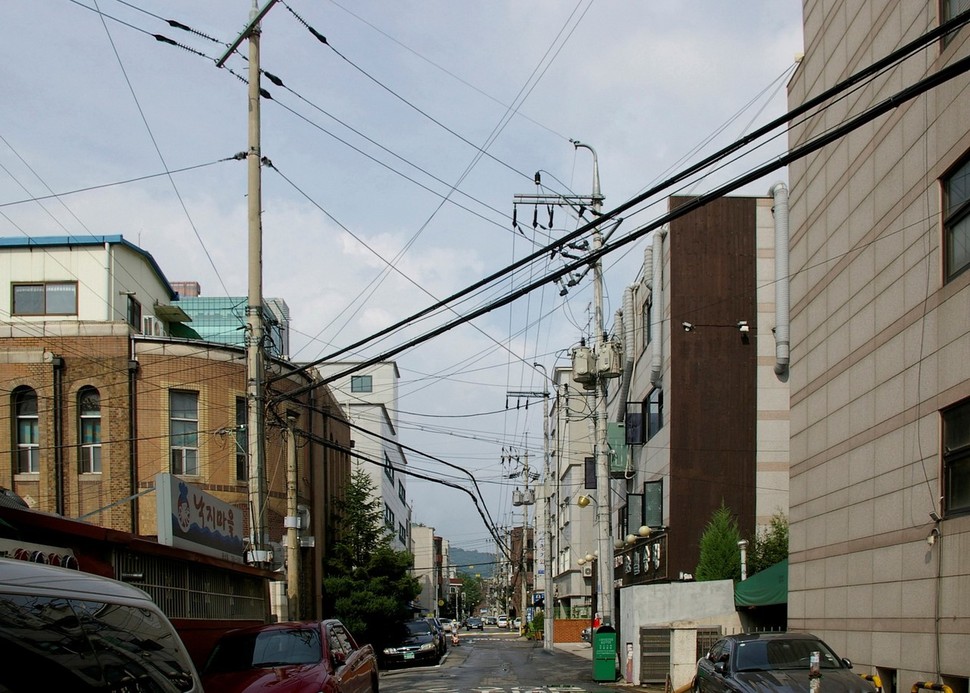 전선과 전신주 지중화 이전