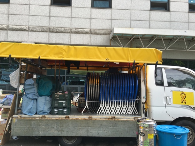고 백남기 농민의 빈소인 서울 종로구 혜화동 서울대병원 장례식장 1층에 세워졌던 ‘희망 포장마차'가 27일 문을 닫는다. 사진 오영애씨 제공