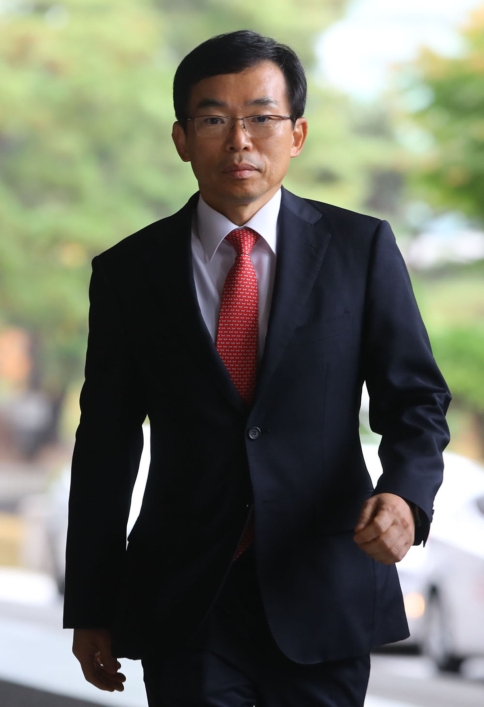 이승철 전국경제인연합회 부회장이 28일 오전 미르·K스포츠재단 의혹과 관련해 대기업 모금을 주도한 혐의에 대해 조사를 받기 위해 서울 서초구 서울중앙지검으로 출두하고 있다. 연합뉴스