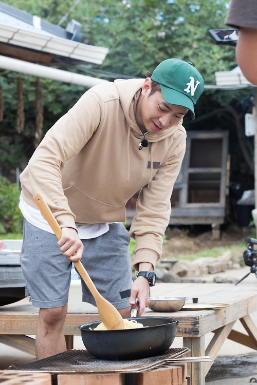 tvN ‘삼시세끼-어촌편3’에 출연중인 에릭. tvN제공