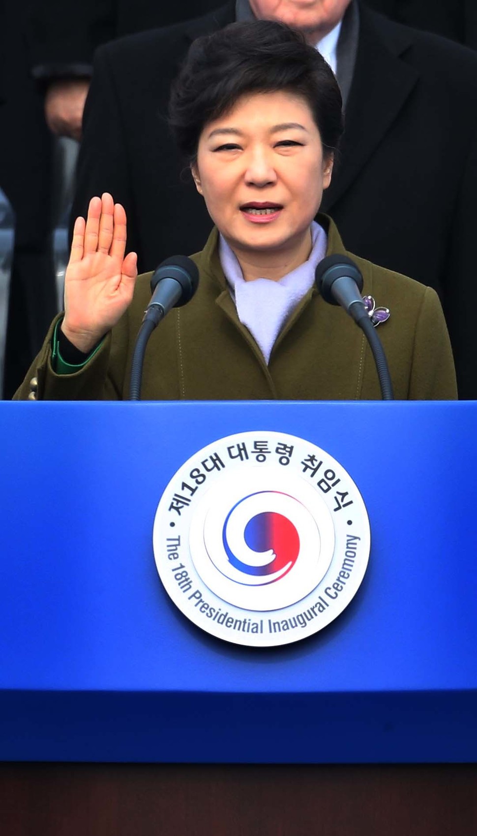 박근혜 대통령이 지난 2013년 제18대 대통령 취임식에서 헌법을 준수하겠다는 취임 선서를 하고 있다.   이정우 선임기자 woo@hani.co.kr