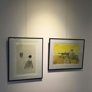 아유미 미시마의 작품 ‘잊혀져버린 사람들’(왼쪽)과 ‘자위군, 출동!’.