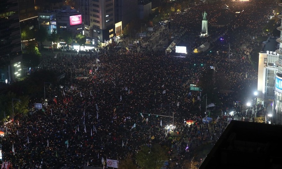 법원 “청와대 앞 집회·행진 할 수 있다”