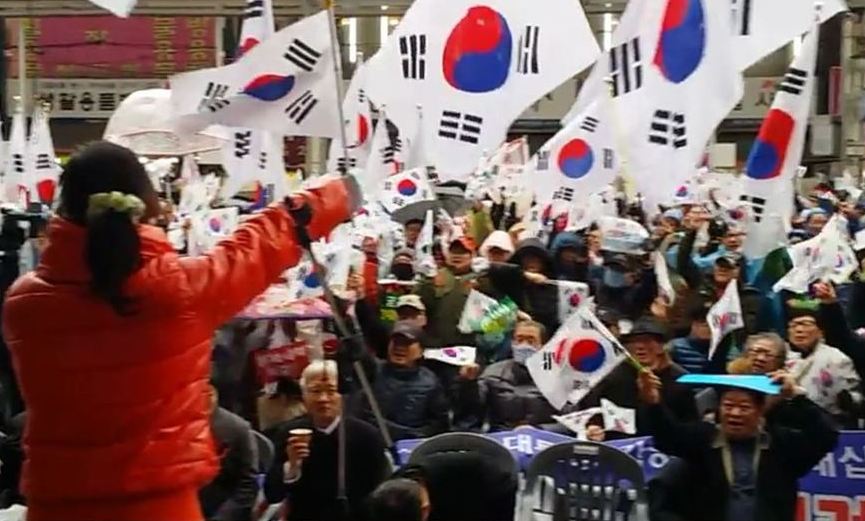 [영상] 대구 박사모 집회 “여러분 촛불을 꺼주세요”