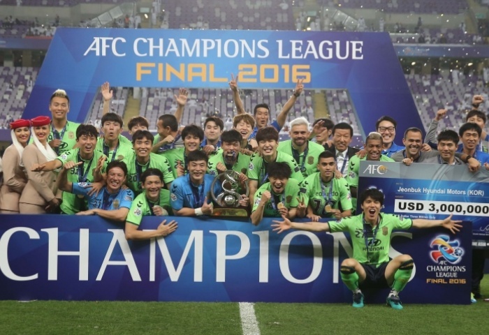 전북 현대 선수들이 26일(현지시각) 2016 아시아축구연맹(AFC) 챔피언스리그 우승을 차지한 뒤 세리머니를 하고 있다. 아시아축구연맹 홈페이지 갈무리