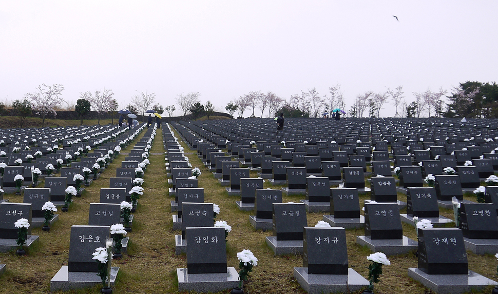 제주4·3사건 당시 제주지역과 다른 지방 형무소에 수감됐다 행방불명된 도민들을 기리기 위해 제주4·3평화공원 안에 세워진 행불인 표지석만 3400여기에 이른다. 허호준 기자