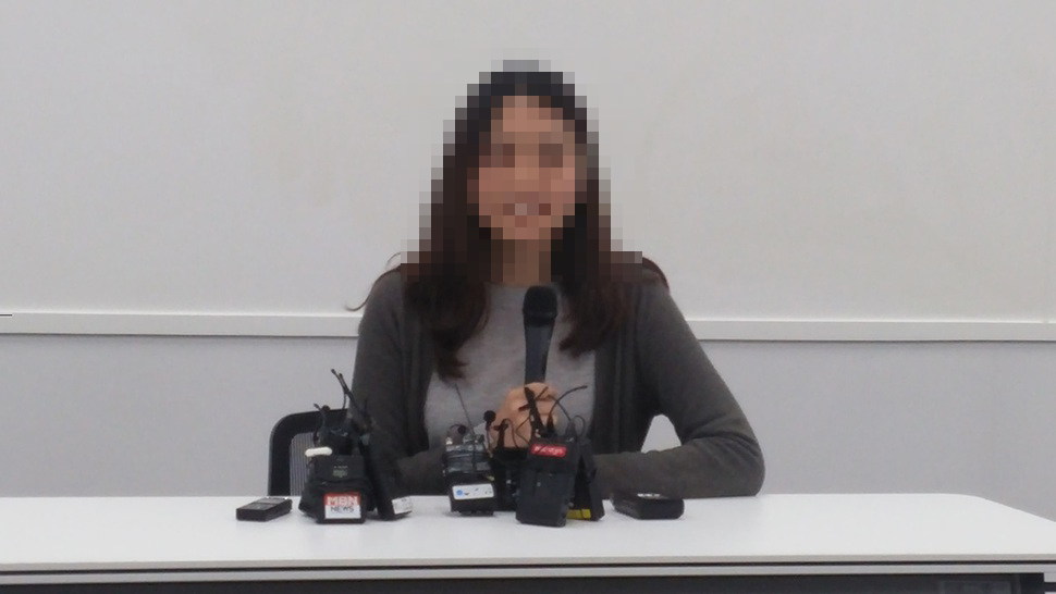 2014년 4월 청와대에 간호장교로 근무했던 신아무개씨가 29일 기자들과 만나 입장을 밝히고 있다. 고한솔 기자