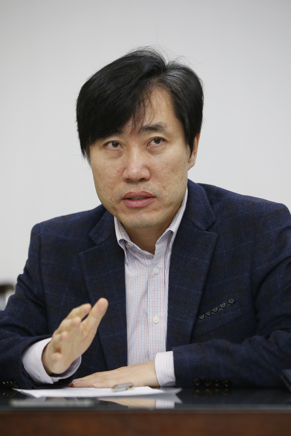 하태경 새누리당 의원이 11일 오전 서울 마포구 공덕동 한겨레신문사 회의실에서 ’탄핵 이후'를 주제로 토론하고 있다. 이정아 기자 leej@hani.co.kr