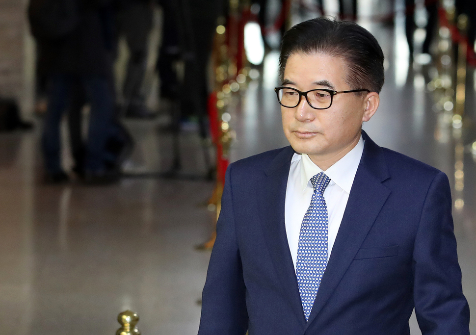 조한규 전 세계일보 사장이 15일 국회에서 열린 '박근혜 정부의 최순실 등 민간인에 의한 국정농단 의혹사건 진상규명을 위한 국정조사 특별위원회' 4차 청문회에 출석하고 있다. 연합뉴스.