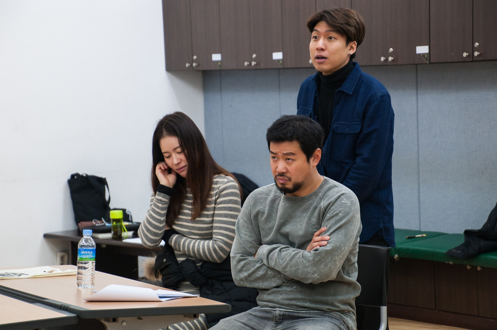 김정 연출의 <손님들> 연습 장면. 사진 서울문화재단 제공