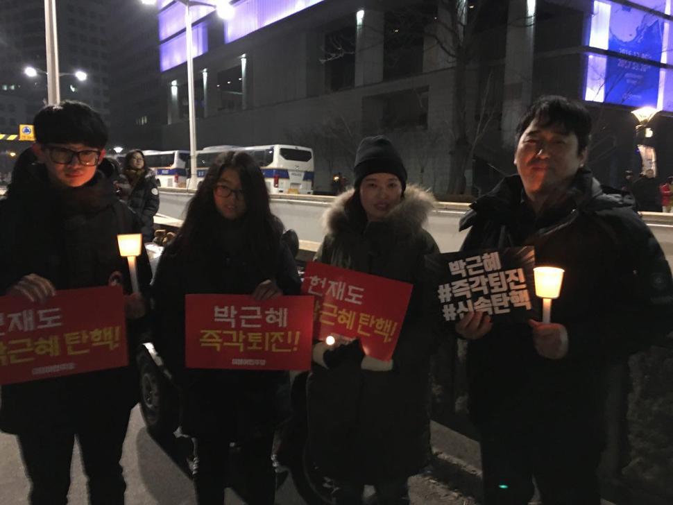 아들 박보현(17·왼쪽부터)군, 딸 박여경(15)양과 김영선(46)·박기용(45) 부부.