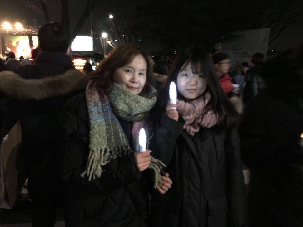 김영인(45)씨와 딸 정승현(17)양.