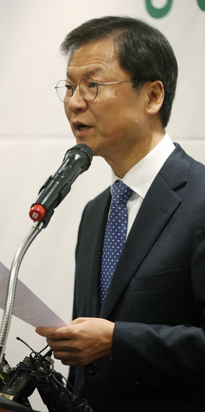 (서울=연합뉴스) 신준희 기자 = 국민의당 천정배 의원이 26일 오후 여의도의 한 식당에서 당 출입기자들과 함께한 오찬 간담회에서 발언을 하고 있다.