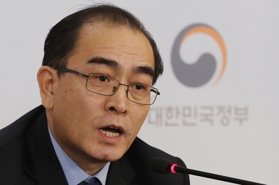 태영호 전 주영국북한대사관 공사가 27일 오후 서울 세종로 정부서울청사에서 가진 통일부 기자단과의 간담회에서 북한 김정은 통치 체제의 실상 등과 관련한 기자의 질문에 답하고 있다. 연합뉴스.