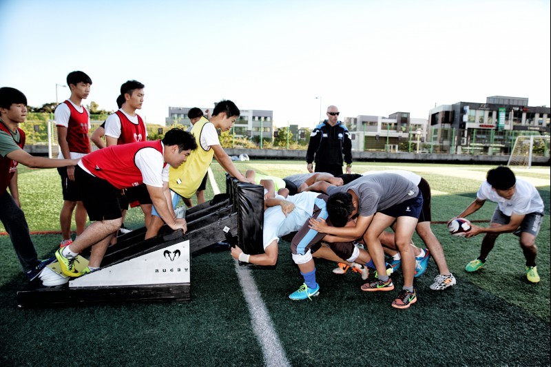 영국식 국제학교 NLCS 제주 학생들이 특별활동 시간에 럭비수업을 하고 있다.  교과 외 활동으로 운영하는 NLCS 제주 럭비팀은 제42회 전국소년체전에서 우승해 화제가 되기도 했다. NLCS 제주 제공