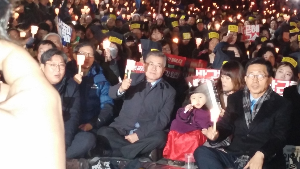 31일 열린 전북도민 총궐기 촛불집회에 문재인 더불어민주당 전 대표가 참석했다.