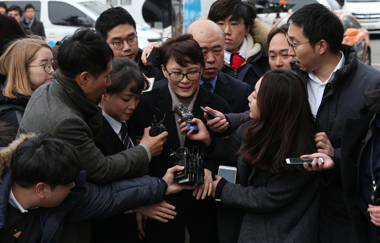 윤전추 청와대 행정관이 5일 오후 서울 재동 헌법재판소에서 열린 박근혜 대통령 탄핵심판 2차 변론에 증인으로 출석하고 있다. 김정효 기자 hyopd@hani.co.kr