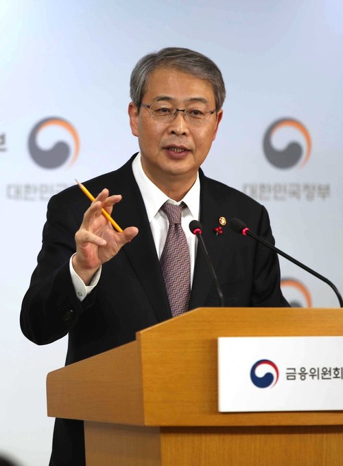 임종룡금융위원장이4일서울세종로정부서울청사에서신년업무보고에대한공식브리핑을하고있다. 연합뉴스