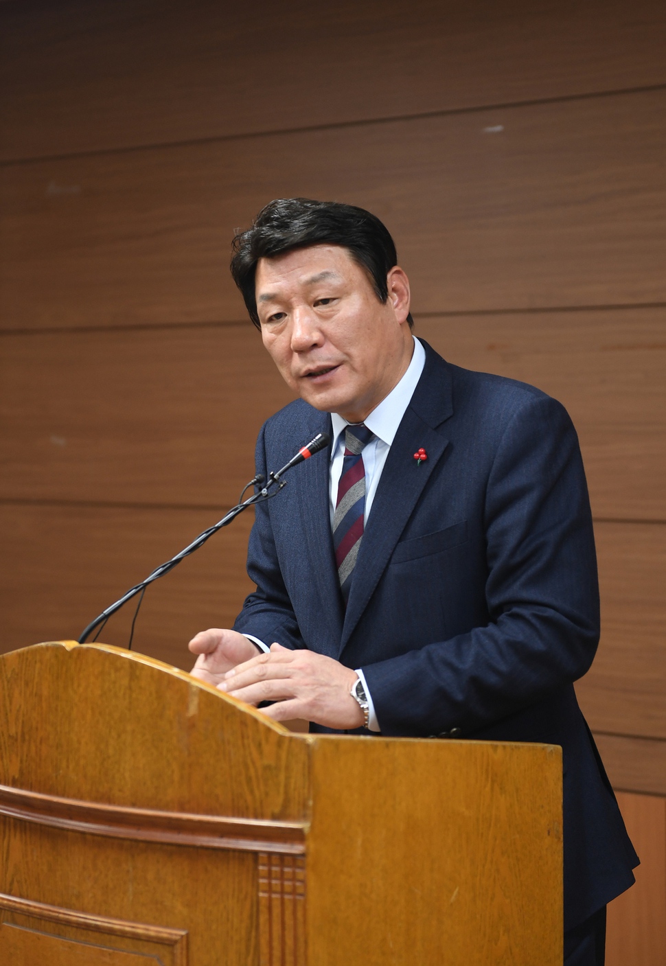 강대식 대구 동구청장이 9일 새누리당을 탈당하고 바른 정당에 합류할 것으로 알려졌다. 강 구청장은 이미 새누리당을 탈당한 유승민 의원의 지역구 구청장이다. 구청장이다.   대구 동구청 제공