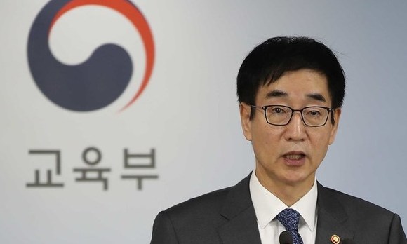 교육부  “검정교과서 심사기준 강화 ”…제 2의 국정화, 교육부의 ’역주행’