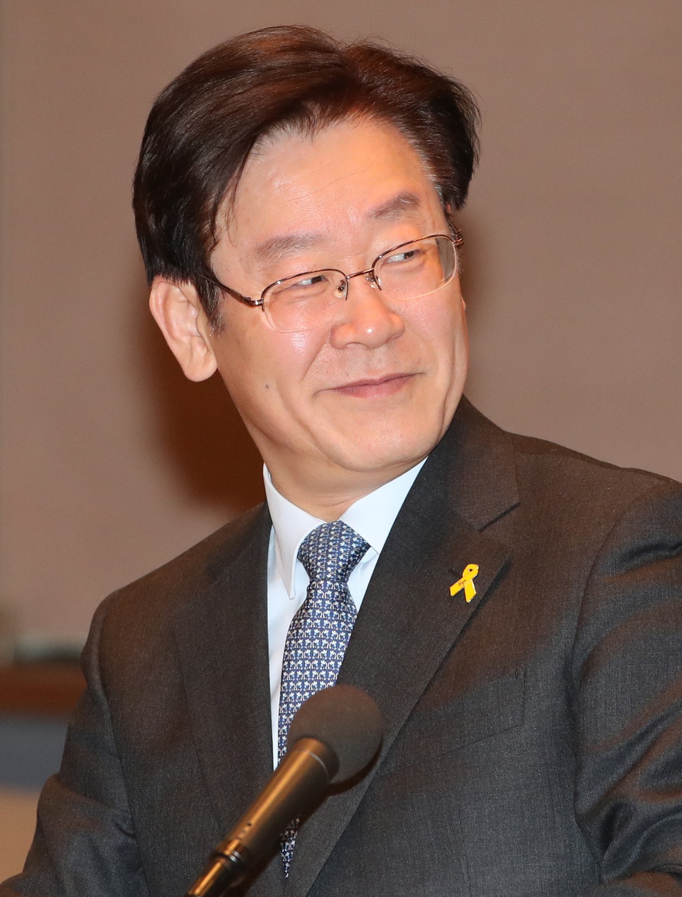 이재명 성남시장이 10일 오전 서울 중구 프레스센터에서 열린 한국신문방송편집인협회 초청 세미나에 참석하고 있다. 연합뉴스