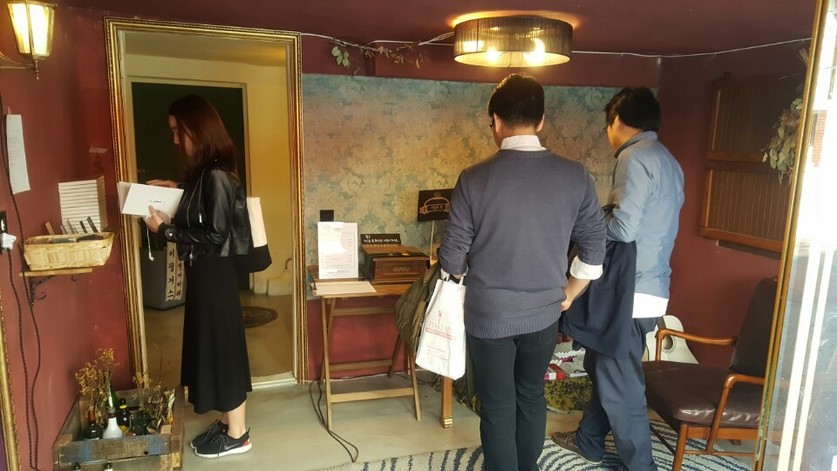 서울 마포구 연남동에 위치한 ‘열정에 기름붓기 무인서점.’ ‘무인서점’ 제공