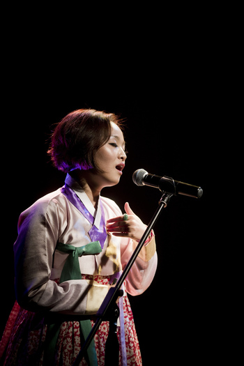 위에서부터 김소라, ‘연희집단: 갱’, 김보라.