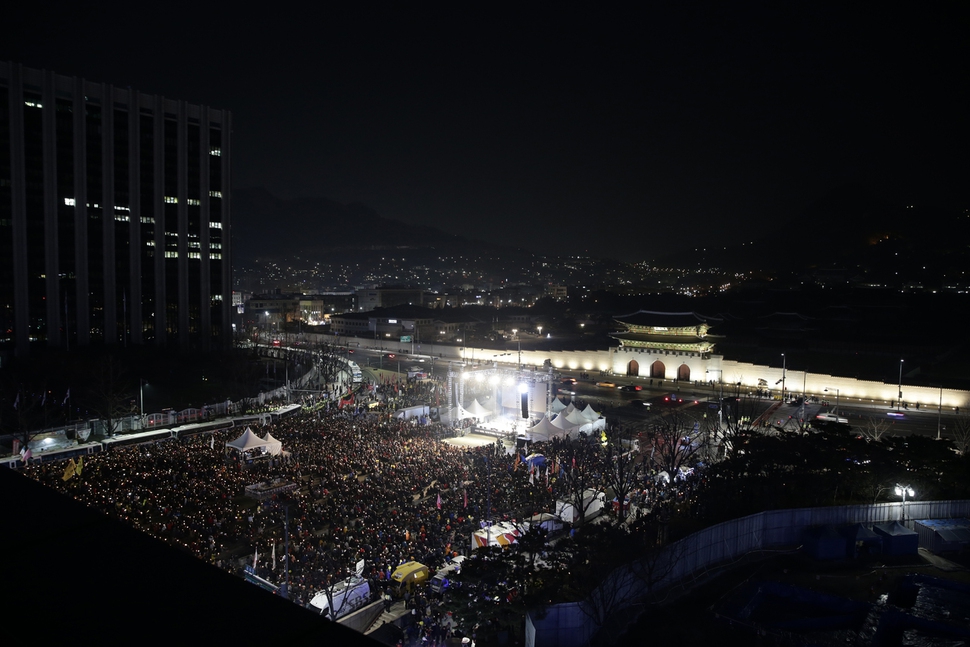 세월호 1000일 제11차 촛불집회가 7일 오후 서울 종로구 광화문광장에서 열리고 있다. 김명진 기자 littleprince@hani.co.kr