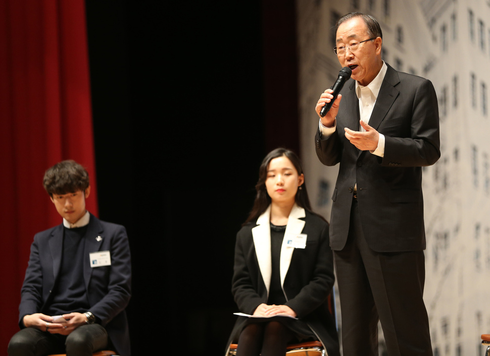 반기문 전 유엔 사무총장이 18일 오전 광주 동구 조선대학교에서 강연 및 학생들과 대화의 시간을 갖고 있다. 광주/강창광 기자 chang@hani.co.kr