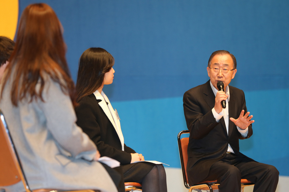 반기문 전 유엔 사무총장이 18일 오전 광주 동구 조선대학교에서 강연 및 학생들과 대화의 시간을 갖고 있다. 광주/강창광 기자 chang@hani.co.kr