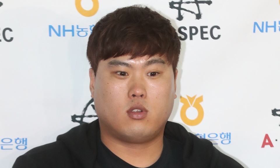 류현진도 출국 “최우선은 선발 로테이션 진입”