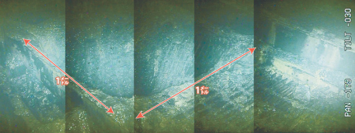 도쿄전력이 지난 1월 30일 후쿠시마 다이치 1번 원전 안 격납용기 2호기 주변을 촬영한 사진을 보면, 용기 아래 철재 격자망 일부가 녹아서 사라졌고 핵연료로 추정되는 검은 물질이 보인다. 도쿄전력 제공