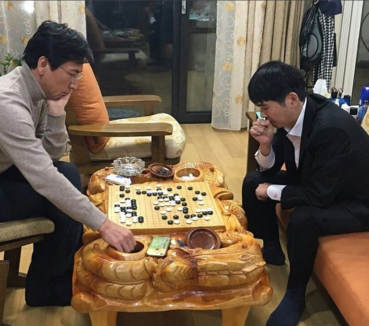 6일 안희정 충남지사와 이세돌 9단이 충청남도 홍성군 충남도지사 공관에서 바둑을 두고 있다. 안희정 인스타그램