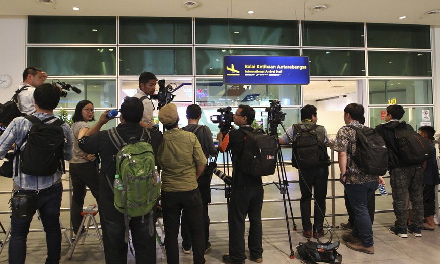 한밤 공항, 병원으로 ‘김한솔 찾기’ 