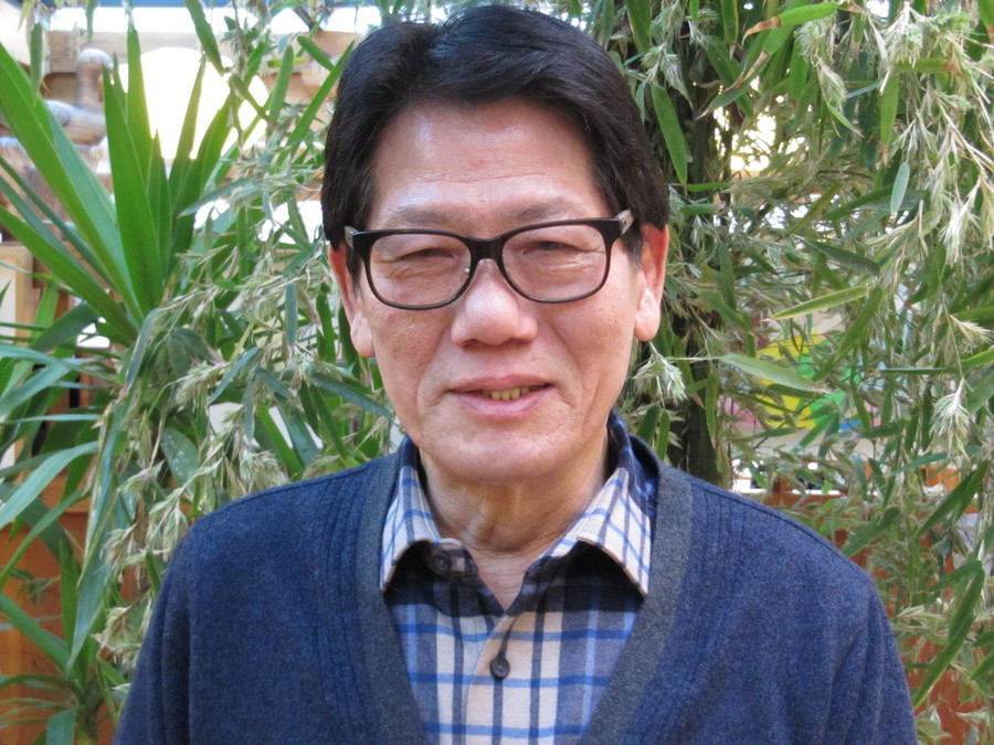 자전적 산문집 <지금 나에게도 시간을 뛰어넘는 것들이 있다>를 내고 22일 낮 기자들과 만난 양성우 시인. “돌아보면 고통스럽고 힘든 삶이었고 실패한 삶이라 할 수도 있지만, 뒤에 오는 세대에게 조금이라도 거울이 되었으면 하는 생각에서 책으로 냈다.”