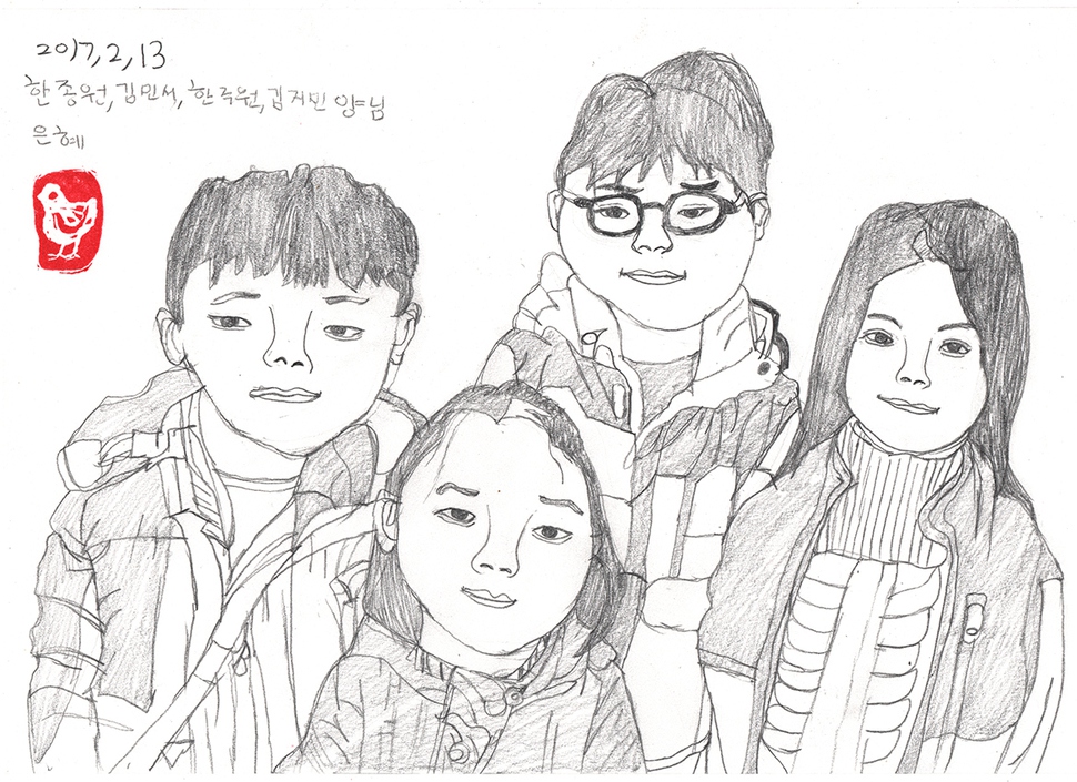 은혜가 그린 그림들. 7개월 만에 하나하나 다른 700여명의 얼굴을 그려낸 은혜. ‘은혜 만인보’를 거뜬히 그려낼 것 같은 예감이 든다. 은혜, 2016~2017년, 연필, 21×29.7㎝