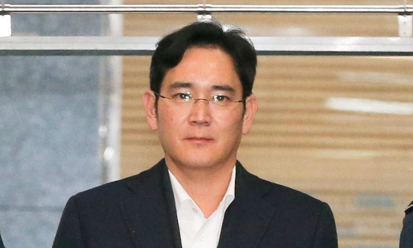 [사설 속으로] 한겨레·중앙일보, ‘삼성 총수 구속’ 사설 비교해보기