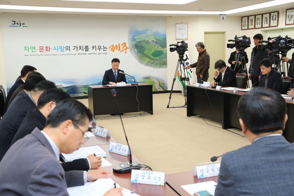 3일 오후 제주도청에서 ‘중국의 한국관광 중단에 따른 긴급 관계기관 대책회의’가 열리고 있다.