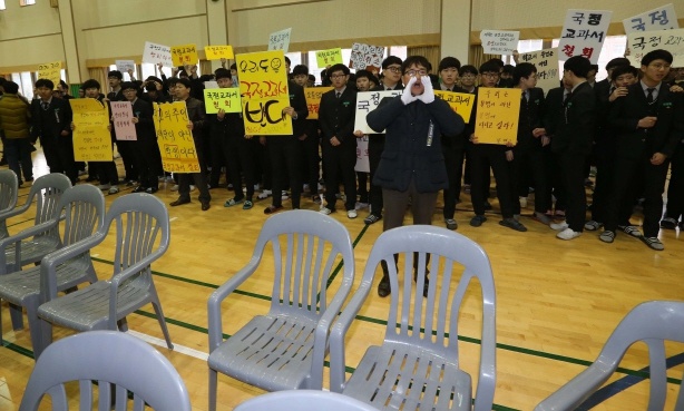 국정교과서 보조교재 학교도 두자릿수 그칠 듯