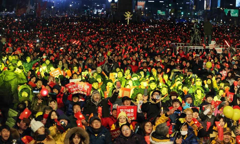 국민 85% “박대통령 탄핵 뒤에도 철저히 수사해야”