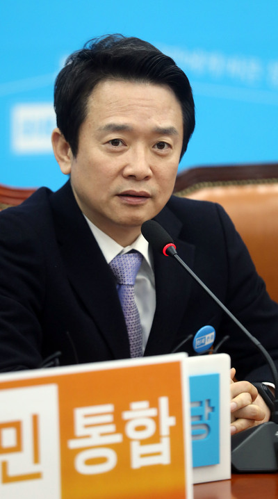 6일 오전 서울 여의도 국회에서 열린 바른정당 최고중진연석회의에서 남경필 경기지사가 발언을 하고 있다. 연합뉴스