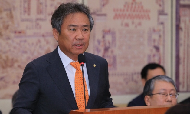 한국수영 1년째 표류…회장님은 무슨 생각