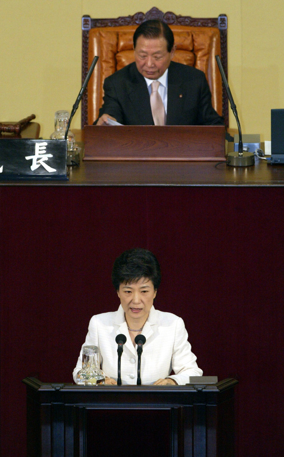 2004년 10월27일 국회에서 교섭단체 대표연설을 하고 있는 한나라당 박근혜 대표. 김정효 기자 hypod@hani.co.kr