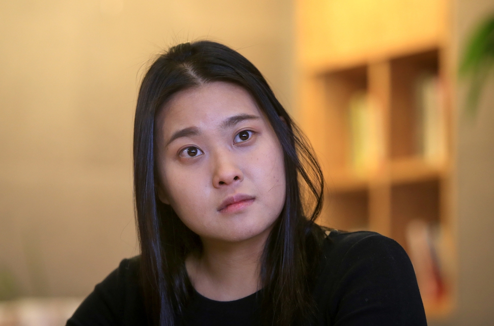 김엄지