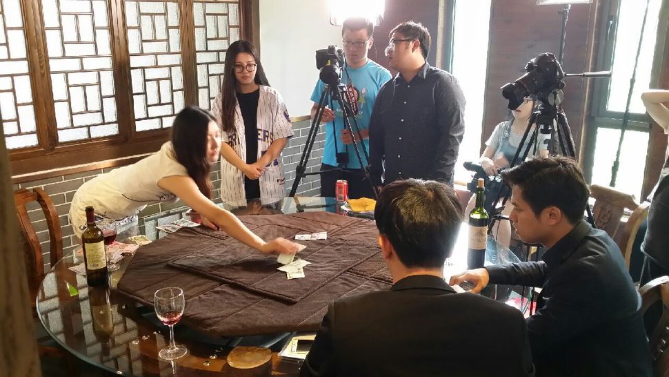 청주대 영화학과와 중국 베이징사범대 학생들이 지난해 중국 베이징에서 단편영화를 공동 제작하고 있다.
