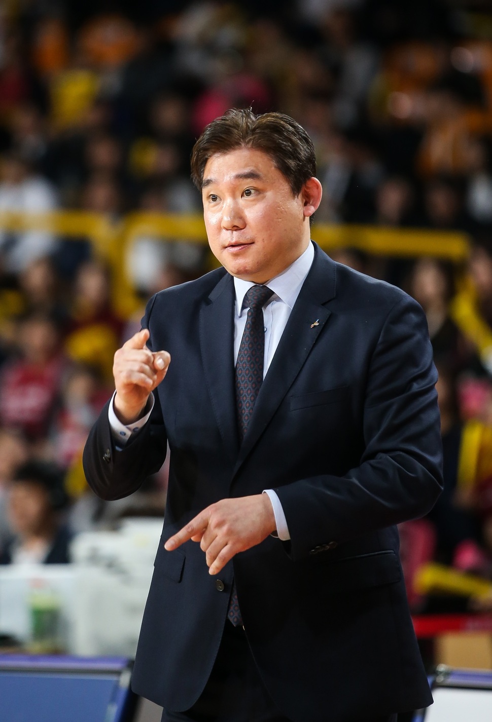 김승기 인삼공사 감독이 21일 창원체육관에서 열린 엘지와의 경기에서 지시하고 있다. 한국프로농구연맹(KBL) 제공