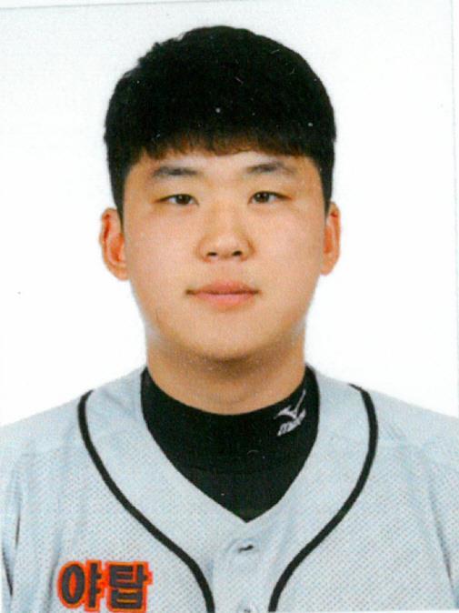 야탑고 3학년 신민혁이 26일 경기도 이천야구장에서 열린 2017 고교야구 주말리그 경기권 A권역 유신고와 경기에 선발 등판해 9회까지 단 하나의 안타도 맞지 않고 무실점으로 막았다. 대한야구소프트볼협회 제공