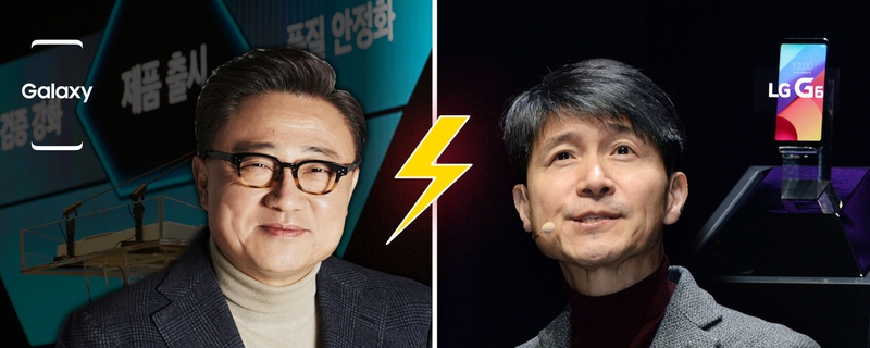 고동진 삼성전자 무선사업부장(왼쪽)과 조준호 엘지전자 MC사업본부장