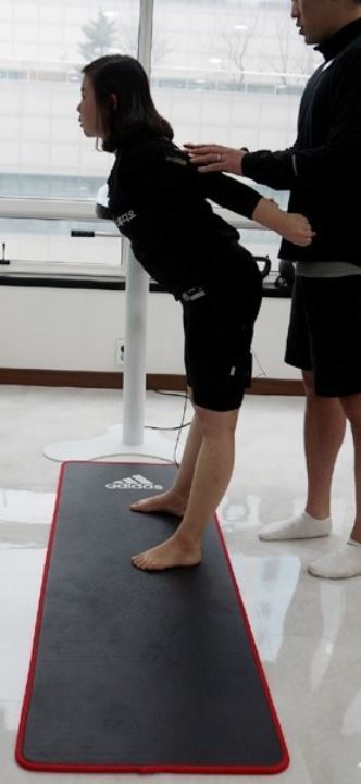 최근 저주파 자극이 가능한 옷을 입고 하는 이엠에스(EMS) 운동 같은 스마트 운동이 인기를 끌고 있다. 김예연씨 제공